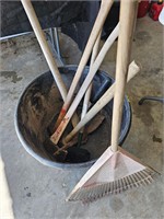 Sledge hammers, rake, splitting mauls tote