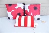 Indoor / Outdoor Toss Cushions