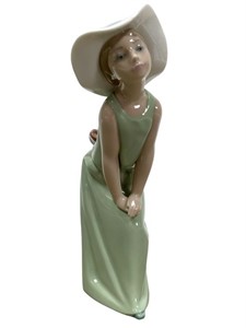 LLADRO CURIOUS GIRL WITH STRAW HAT FIGURINE 9"