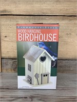 New Wood hanging birdhouse