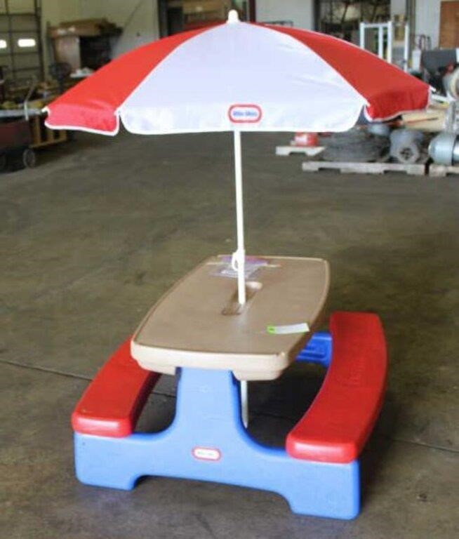 Kids Picnic Table w/ Umbrella