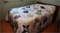 Queen Size Wood Bed w/Mattress & Sheets