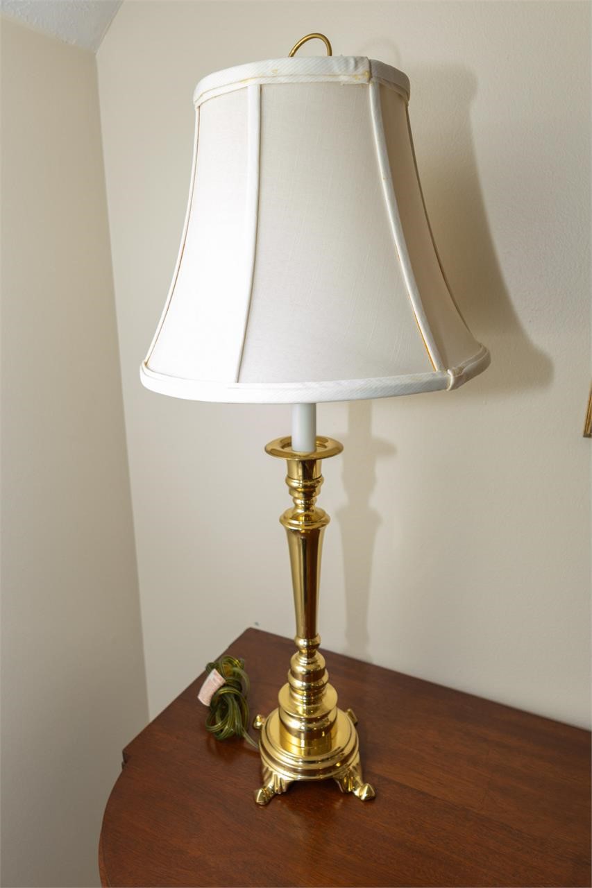 Classically formed brass table lamp