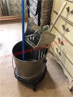 Geerpres industrial mop bucket