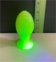 Fenton? Custard Uranium Glass Egg  3 1/2 inches