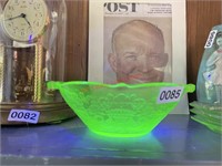 Vtg Uranium Glass Decorative Serving Bowl (living