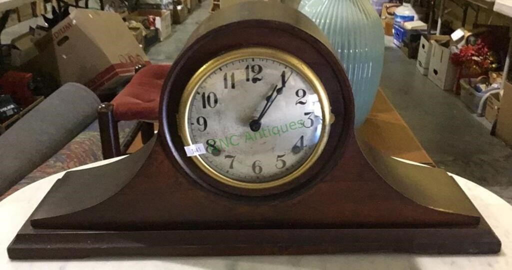 Converted antique mantle clock to battery