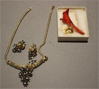 SELECTION OF COSTUME JEWLERY