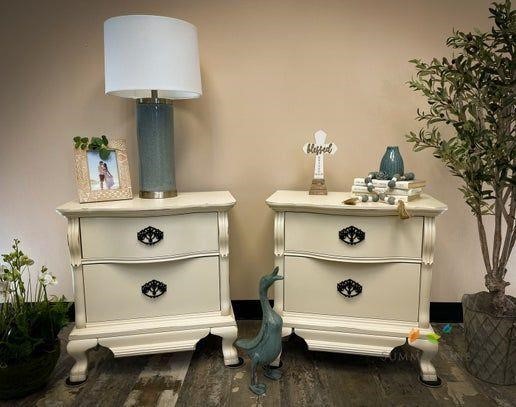 Set Victorian Style Oak Bedside Nightstands