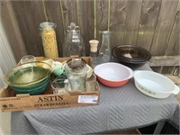 MISC GLASSWARE LOT WITH PYREX