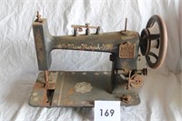 VINTAGE NEW ROYAL SEWING MACHINE