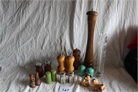 PEPPER MILL & SALT & PEPPER SHAKERS LOT