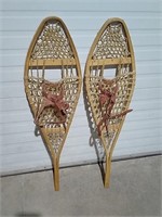 Vintage Snowshoes 12x42.5"