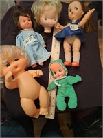 4 dolls, 1 doll head