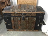 Steamer dome top trunk