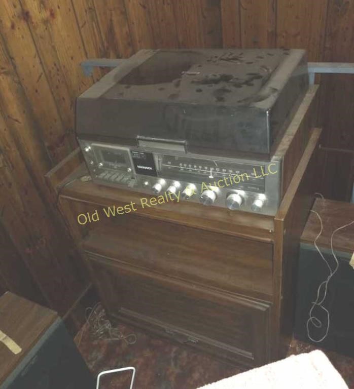 Magnavox Stereo & Speakers (G)