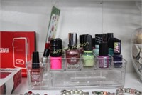 NAIL POLISH IN STAND