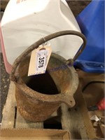 CAST IRON MELTING BUCKET