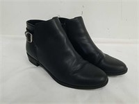 Size 8.5 M St John's Bay boots with buckle