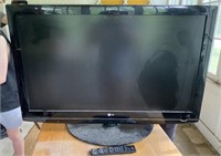 LG Flatscreen 42" TV with Remote
