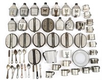 WWII US ARMED FORCES MESS KITS & CUPS
