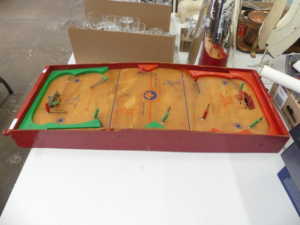 MUNRO GAMES WOODEN TABLE TOP HOCKEY GAME