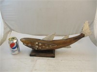 Sculpture de poisson en bois