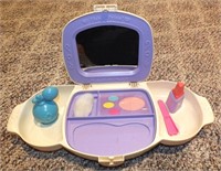 FISHER-PRICE DRESS UP VANITY