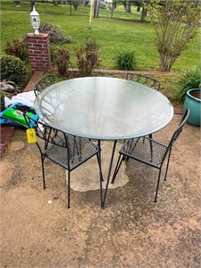PATIO TABLE/CHAIRS