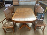 Dining table w/ 2 leaves & 4 chairs