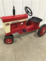 Farmall 560 pedal tractor