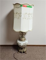 Vintage tri-light lamp. Turns on.14"x14"x39"