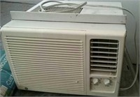GE Window Mount Air Conditioner, Powers On
