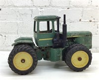 Large 14" diecast metal John Deere tractor