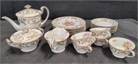 20 pcs. Japanese floral porcelain tea set