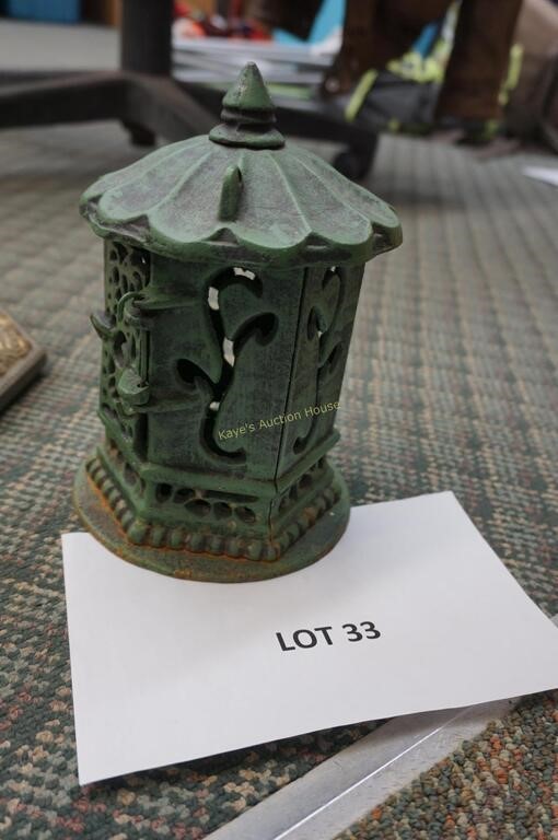 cast iron pagoda-style garden lantern, 8" tall