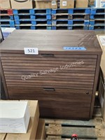 wooden 2-drawer file cabinet (no key)