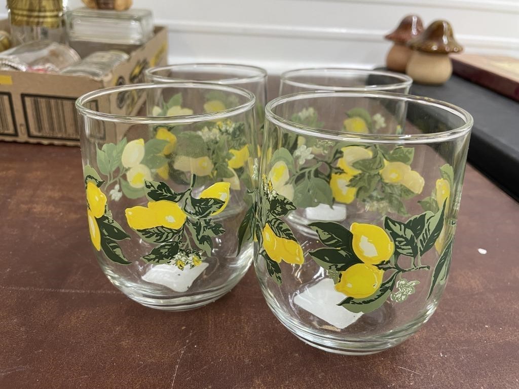 4 drinking glasses