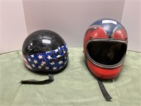 2 Helmets