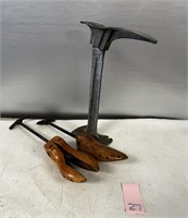 Cobblers Anvil & Shoe Stretchers