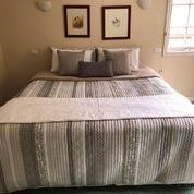 SEALY POSTUREPEDIC PILLOWTOP KING SIZE BED