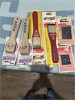 Assorted size Paint scrapers with extra blades