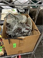 BOX LOT OF MISC GLASSWARE / DECOR