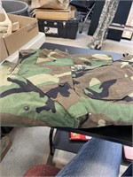 Army camo pants like new