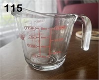 Vintage 1 Cup Pyrex glass measuring cup