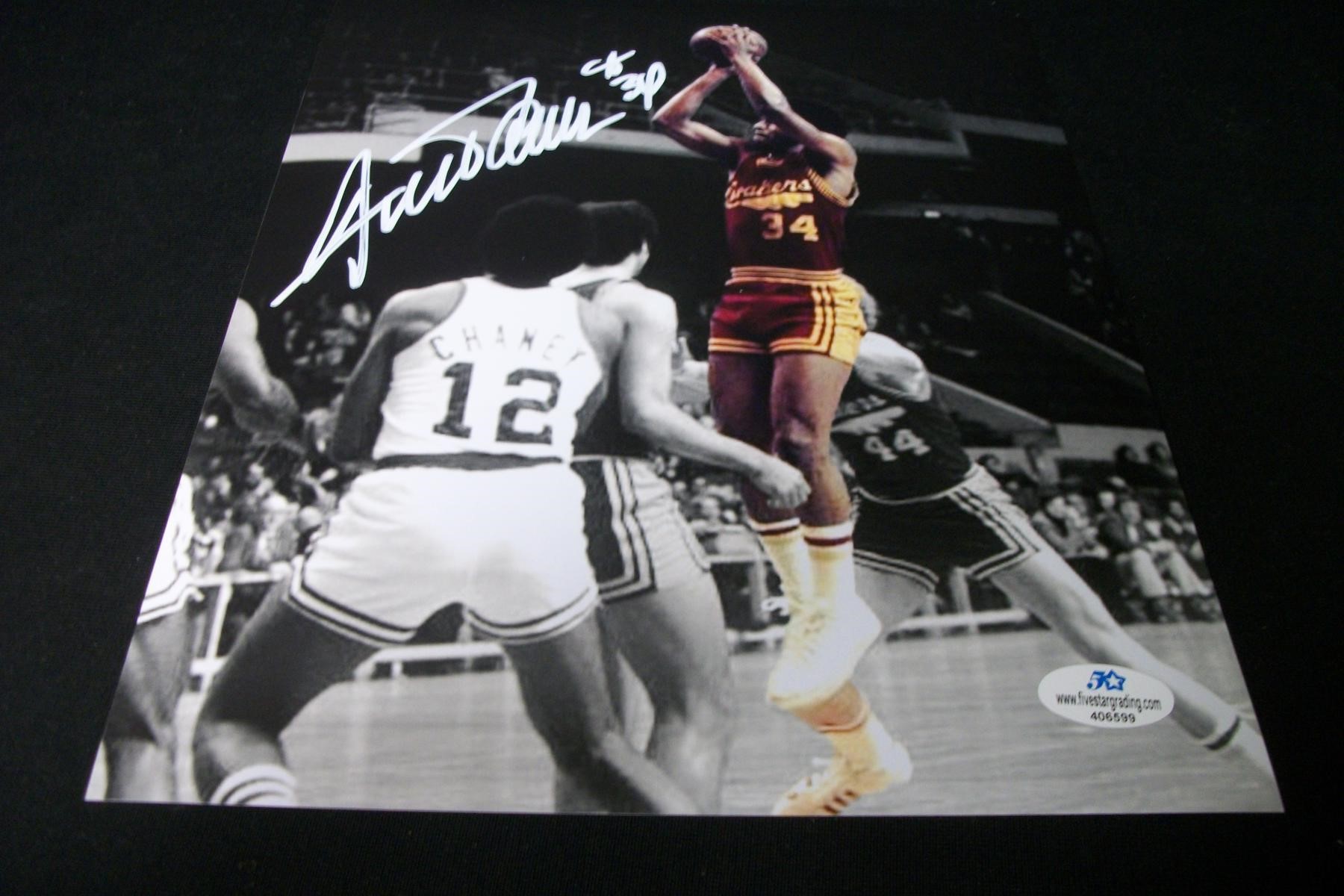 CAVALIERS AUSTIN CARR SIGNED 8X10 PHOTO COA