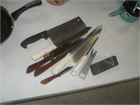 COLLECTION OF KNIVES AND SHARPENER