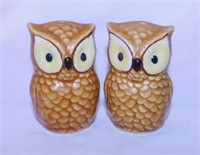 Pair of 1970's owl salt & pepper shakers -