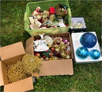 X-Mas Items (beads, blue bulbs, ornaments)