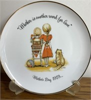 Holly Hobbie Mother's Day 1973 Plate 10"
